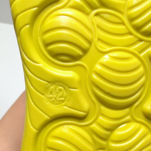 Flyknit Comfort Slip On Walking Shoes New In Package Women's 11 Yellow/White - Picture 8 of 8